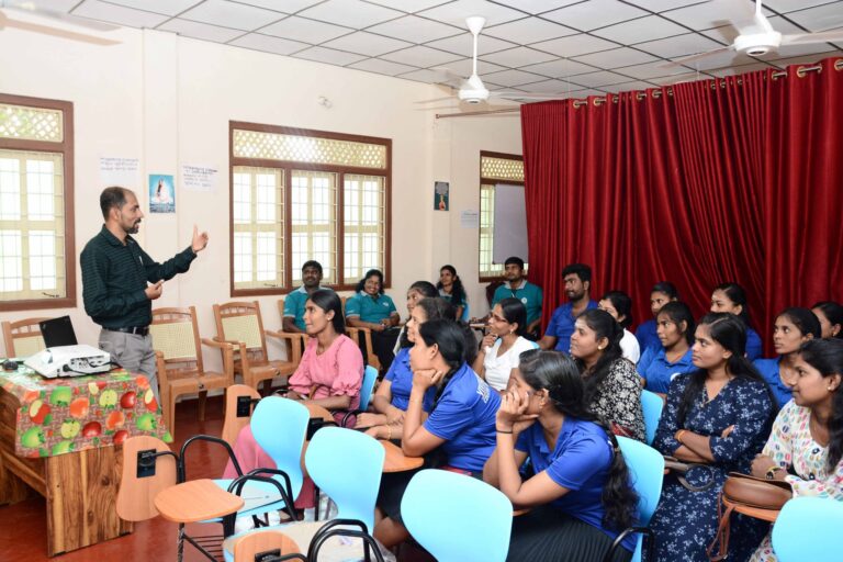 இளைஞர்களின் தொழில்பாதைக்கு