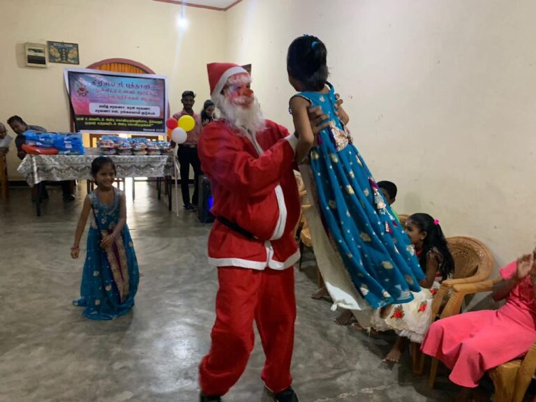 இல்லத்தினருடன் இறை தூதனின் பிறந்த நாளினை கொண்டாடுங்கள்