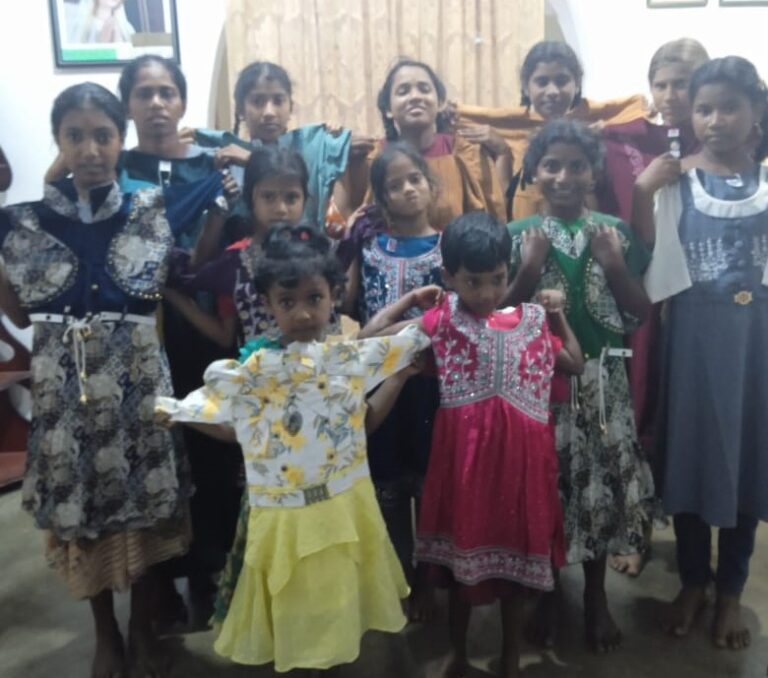 தைத்திருநாளை முன்னிட்டு சிறுவர் காப்பகத்திற்கான புத்தாடைகள்