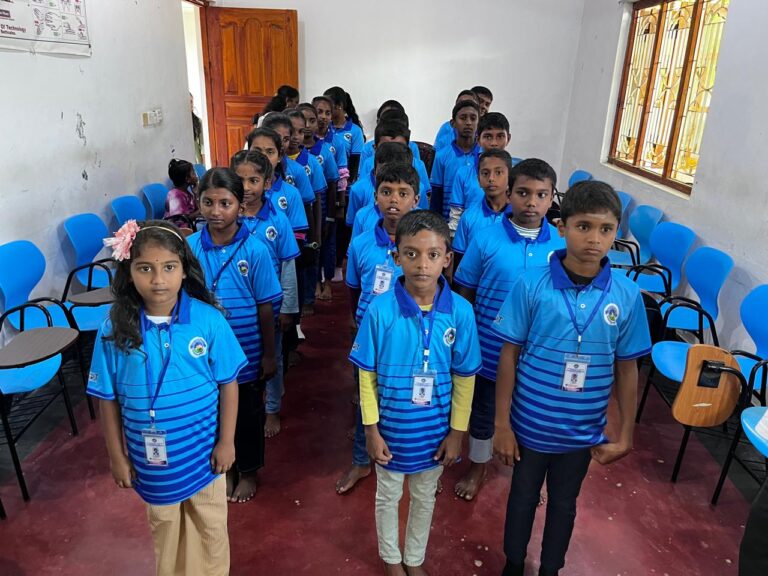 மாவிலங்கத்துறை மாணவர்களுக்கான சீருடைகள்