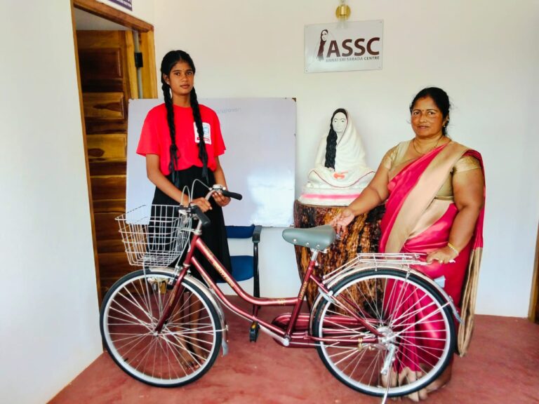 அன்னை ஸ்ரீ சாரதா நிலையத்தில் மேலும் 5 மாணவிகளுக்கான துவிச்சக்கர வண்டிகள்